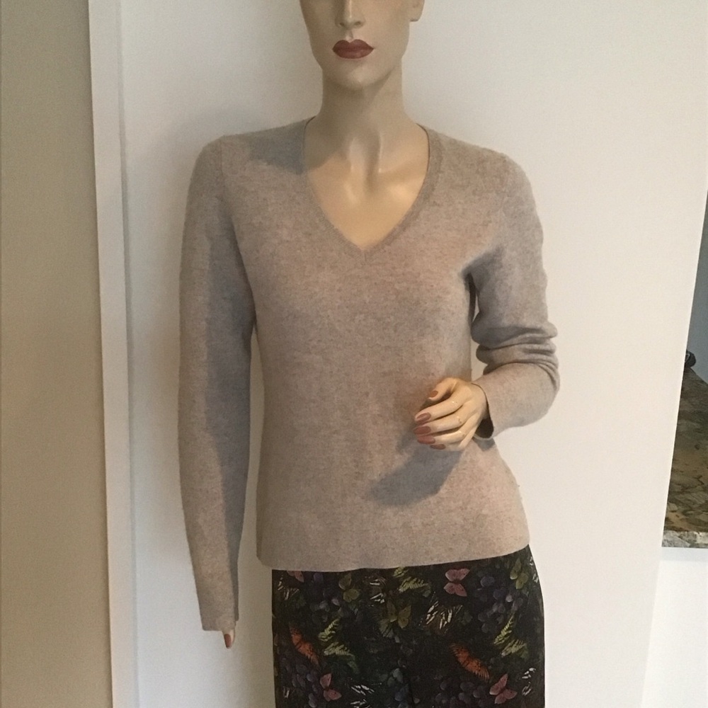 Ann Taylor Light Gray V Neck 100% Cashmere Cropped Sweater S